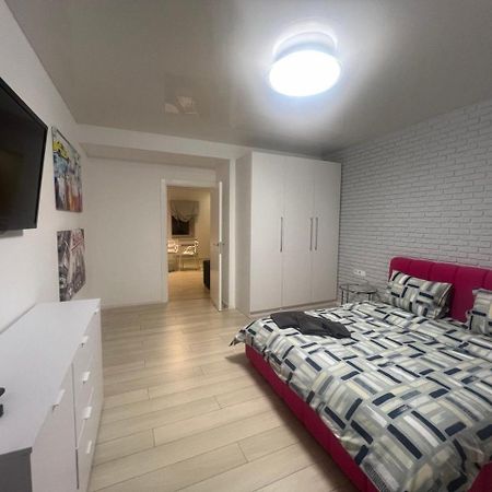 2-Room Luxury Apartment In The Center Kyiv Exterior photo